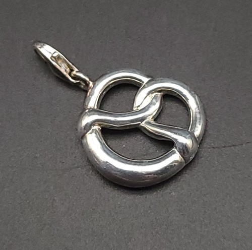 Pretzel sterling silver - 3d,